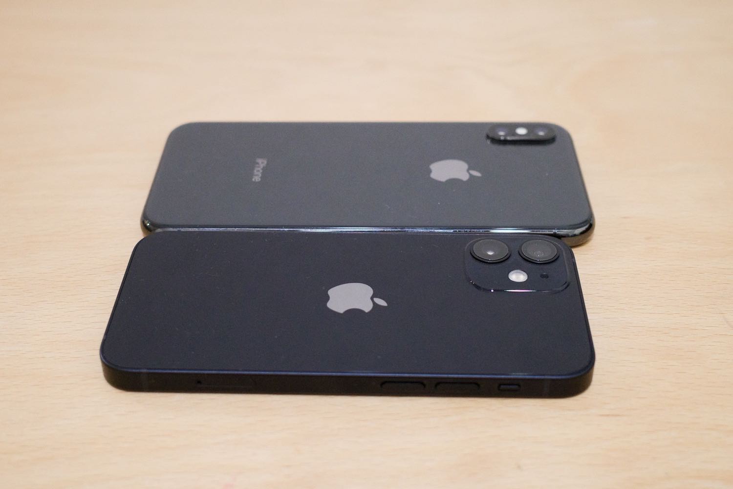 iPhone12miniとiPhoneXSを比較レビュー｜ 2年前のハイエンドモデルと比べてみた | とりとめ